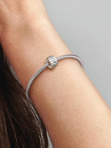 Infinite Hearts Sparkling Clip Charm – Sterlingsilber Infinite Hearts Sparkling Clip Charm – Sterlingsilber