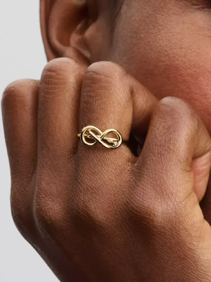 Infinity-Knoten-Ring, 14-karätig vergoldet Infinity-Knoten-Ring, 14-karätig vergoldet