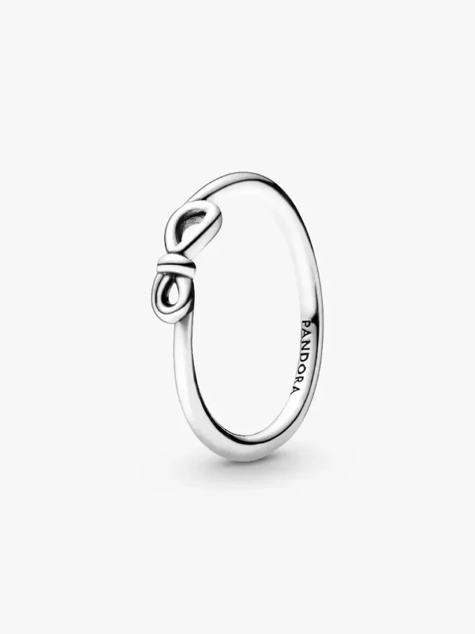 Infinity-Knoten-Ring aus Sterlingsilber Infinity-Knoten-Ring aus Sterlingsilber