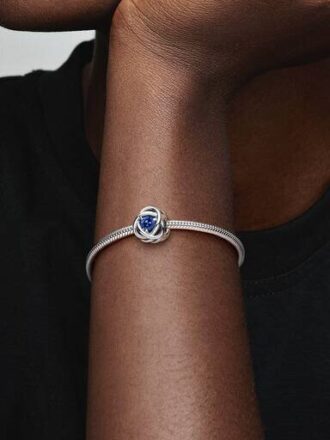 „July True Red Eternity Circle“-Charm – Sterlingsilber „July True Red Eternity Circle“-Charm – Sterlingsilber