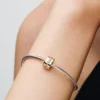 Klarer, funkelnder Clip Charm mit 14-karätiger Vergoldung Klarer, funkelnder Clip Charm mit 14-karätiger Vergoldung