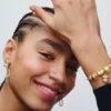 Klarer, funkelnder Clip Charm mit 14-karätiger Vergoldung Klarer, funkelnder Clip Charm mit 14-karätiger Vergoldung