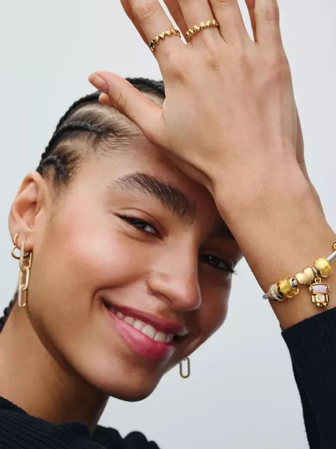 Klarer, funkelnder Clip Charm mit 14-karätiger Vergoldung Klarer, funkelnder Clip Charm mit 14-karätiger Vergoldung