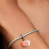 Korallenfarbener Muschel-Dangle Charm aus Sterlingsilber