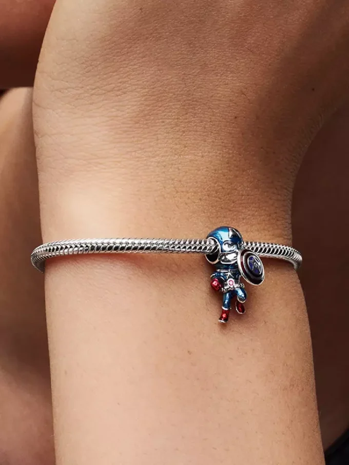 Marvel The Avengers Captain America Charm aus Sterlingsilber Marvel The Avengers Captain America Charm aus Sterlingsilber