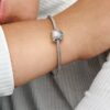 Mehrfarbiger Murano Glass- und geschwungener Feder-Charm – Sterlingsilber