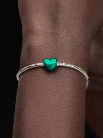Metallic-grüner Herz-Charm aus Sterlingsilber