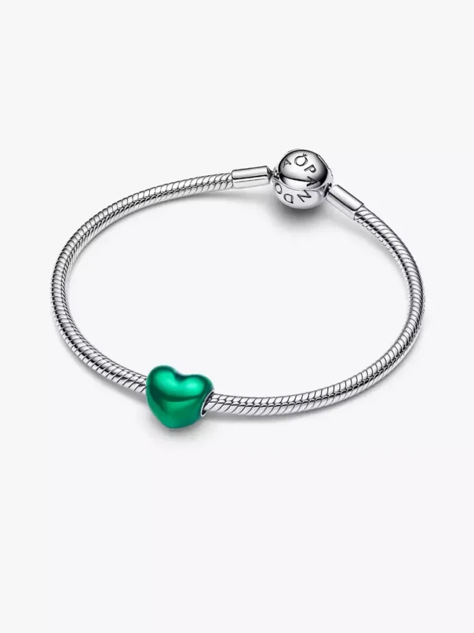 Metallic-grüner Herz-Charm aus Sterlingsilber Metallic-grüner Herz-Charm aus Sterlingsilber