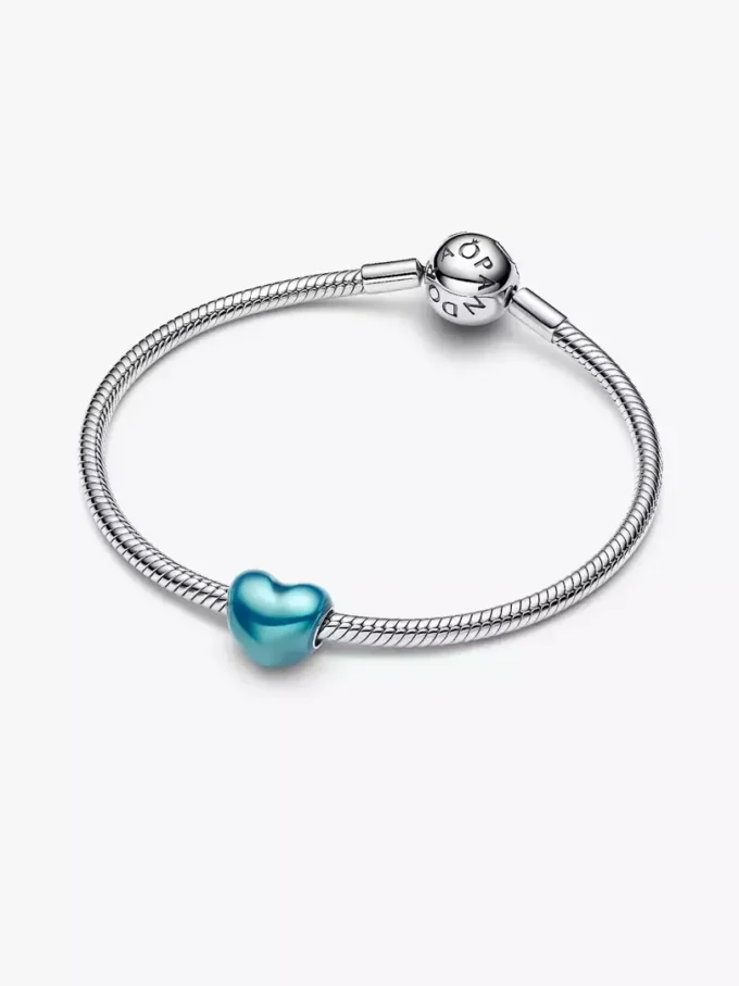 Metallic-Himmelblaues Herz-Charm aus Sterlingsilber Metallic-Himmelblaues Herz-Charm aus Sterlingsilber