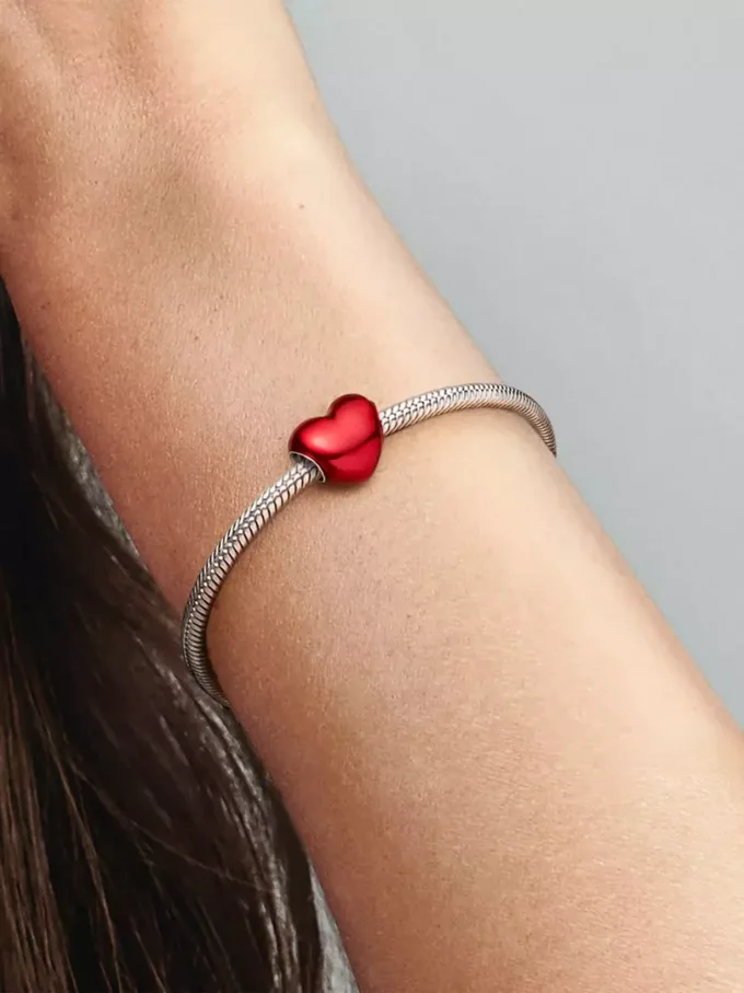 Metallic-rotes Herz-Charm aus Sterlingsilber Metallic-rotes Herz-Charm aus Sterlingsilber