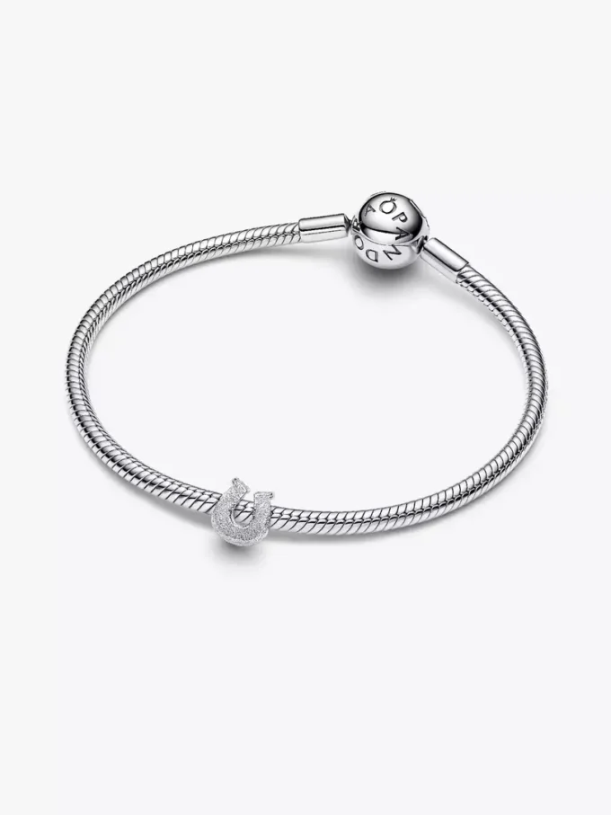 Mini-Charm „Hufeisen“ mit Struktur aus Sterlingsilber Mini-Charm „Hufeisen“ mit Struktur aus Sterlingsilber
