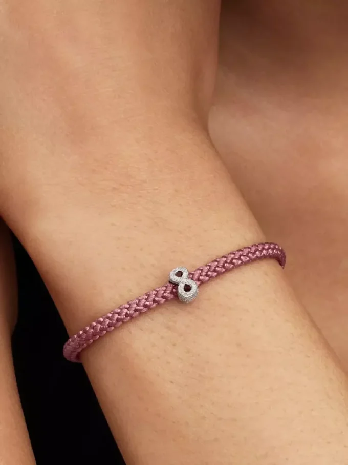 Mini-Charm mit strukturiertem Unendlichkeitssymbol aus Sterlingsilber Mini-Charm mit strukturiertem Unendlichkeitssymbol aus Sterlingsilber