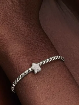 Mini-Charm „Stern“ mit Struktur aus Sterlingsilber