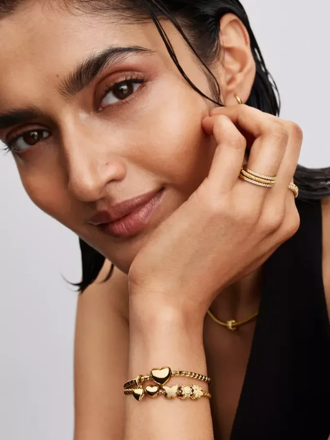 Armband mit rundem Verschluss und Flügelkette, 14-karätig vergoldet Armband mit rundem Verschluss und Flügelkette, 14-karätig vergoldet