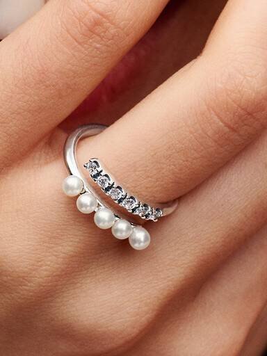 Offener Ring mit behandelten Süßwasser-Zuchtperlen und Pavé – Sterlingsilber Offener Ring mit behandelten Süßwasser-Zuchtperlen und Pavé – Sterlingsilber