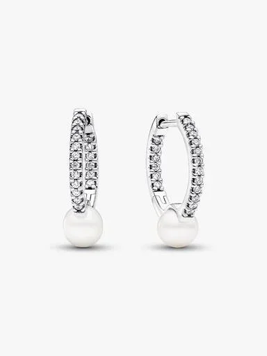 Ohrringe mit behandelten Süßwasser-Zuchtperlen und Pavé-Besatz – Sterlingsilber Ohrringe mit behandelten Süßwasser-Zuchtperlen und Pavé-Besatz – Sterlingsilber