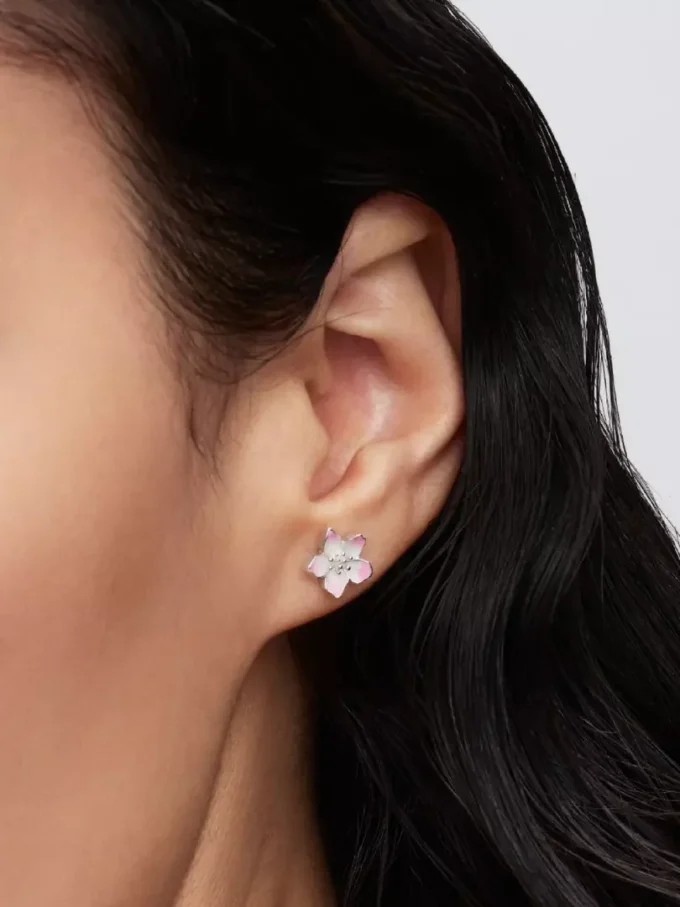 Ohrringe mit Kirschblütenmotiv aus Sterlingsilber Ohrringe mit Kirschblütenmotiv aus Sterlingsilber