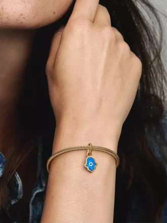 Opaleszierender blauer Hamsa-Hand-Dangle Charm, 14-karätig vergoldet