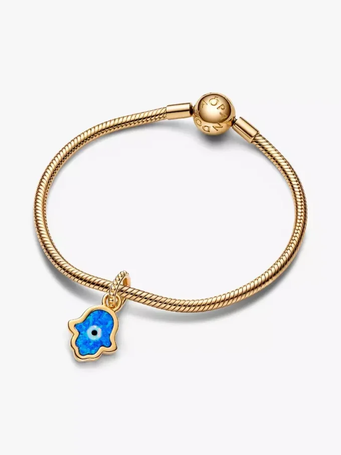 Opaleszierender blauer Hamsa-Hand-Dangle Charm, 14-karätig vergoldet Opaleszierender blauer Hamsa-Hand-Dangle Charm, 14-karätig vergoldet