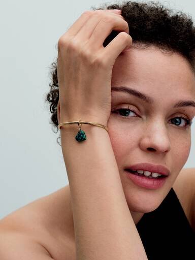 Opaleszierender grüner Herz-Dangle Charm – 14-karätige Vergoldung Opaleszierender grüner Herz-Dangle Charm – 14-karätige Vergoldung