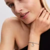 Opaleszierender Infinity-Dangle Charm aus Sterlingsilber