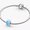 Opaleszierender, ozeanblauer Charm aus Sterlingsilber