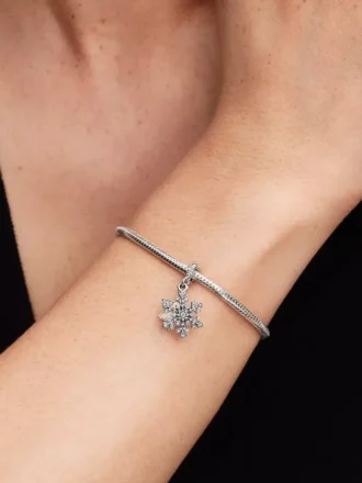 Opalisierender Schneeflocken-Dangle Charm aus Sterlingsilber