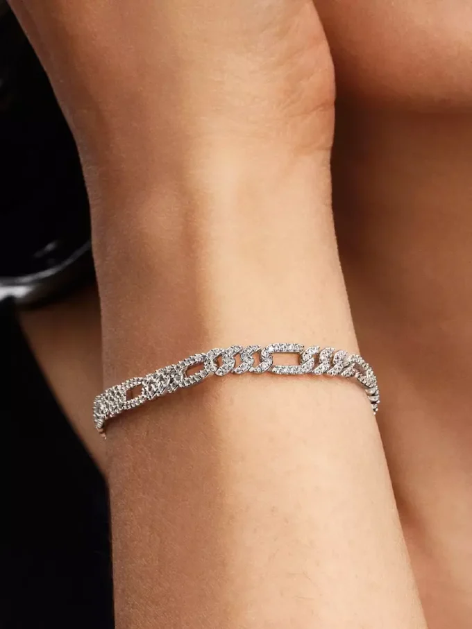 Ovales Armband mit kubanischer Kette aus Sterlingsilber Ovales Armband mit kubanischer Kette aus Sterlingsilber