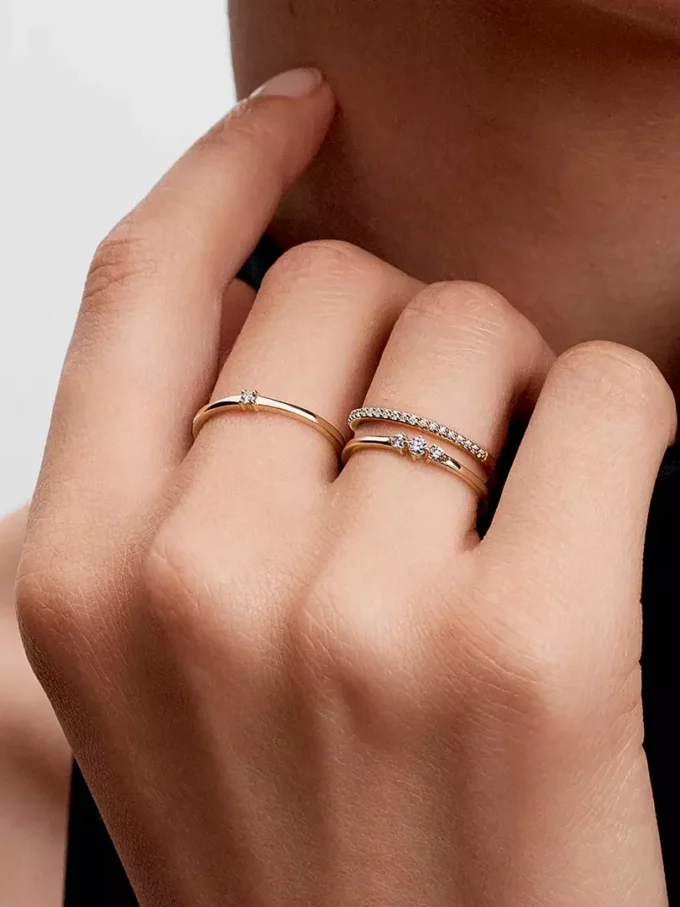 Pandora Era 14-karätiger Goldring mit drei im Labor gezüchteten Diamanten, 0,09 Karat insgesamt, 14-karätiges Gold