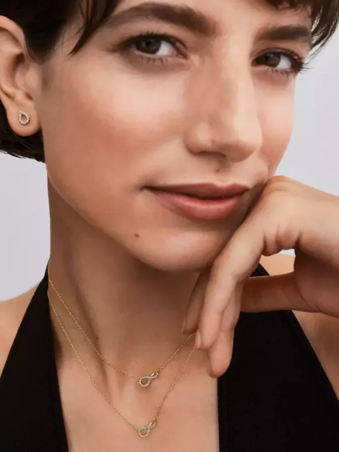 Pandora Infinite Pavé-Ohrringe mit synthetischen Diamanten, 0,16 Karat insgesamt, 14 Karat Gold Pandora Infinite Pavé-Ohrringe mit synthetischen Diamanten, 0,16 Karat insgesamt, 14 Karat Gold