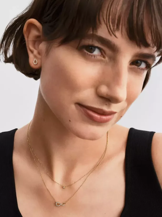 Pandora Infinite Pavé-Ohrringe mit synthetischen Diamanten, 0,16 Karat insgesamt, 14 Karat Gold Pandora Infinite Pavé-Ohrringe mit synthetischen Diamanten, 0,16 Karat insgesamt, 14 Karat Gold