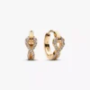 Pandora Infinite Pavé-Ohrringe mit synthetischen Diamanten, 0,26 Karat insgesamt, 14 Karat Gold Pandora Infinite Pavé-Ohrringe mit synthetischen Diamanten, 0,26 Karat insgesamt, 14 Karat Gold
