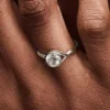 Pandora Infinite Ring aus 14 Karat Weißgold mit synthetischem Diamanten, 0,50 Karat, 14 Karat Weißgold Pandora Infinite Ring aus 14 Karat Weißgold mit synthetischem Diamanten, 0,50 Karat, 14 Karat Weißgold