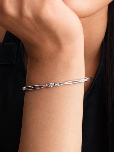 Pandora Infinite Sterlingsilber-Bangle mit doppelseitigen Lab-Grown-Diamanten – 0,30 ct TW, Sterlingsilber Pandora Infinite Sterlingsilber-Bangle mit doppelseitigen Lab-Grown-Diamanten – 0,30 ct TW, Sterlingsilber