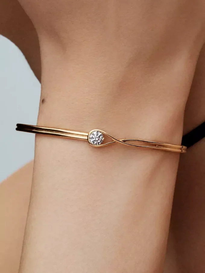 Pandora Lab-Grown Diamonds Bangle „Infinite“ aus 14 Karat Gold mit im Labor gezüchtetem Diamanten, 0,50 Karat insgesamt, 14 Karat Gold Pandora Lab-Grown Diamonds Bangle „Infinite“ aus 14 Karat Gold mit im Labor gezüchtetem Diamanten, 0,50 Karat insgesamt, 14 Karat Gold