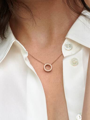 Pandora Logo Pavé Circle Collier Halskette – 14 Karat Roségold-Beschichtung Pandora Logo Pavé Circle Collier Halskette – 14 Karat Roségold-Beschichtung