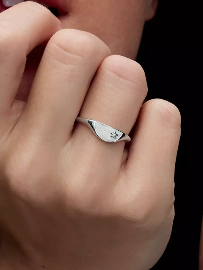 Pandora ME Halved Enamel Signet Ring aus Sterlingsilber