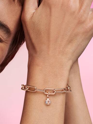 Pandora ME Lucky Ladybird Mini Dangle Charm – 14 Karat Roségold-Beschichtung Pandora ME Lucky Ladybird Mini Dangle Charm – 14 Karat Roségold-Beschichtung