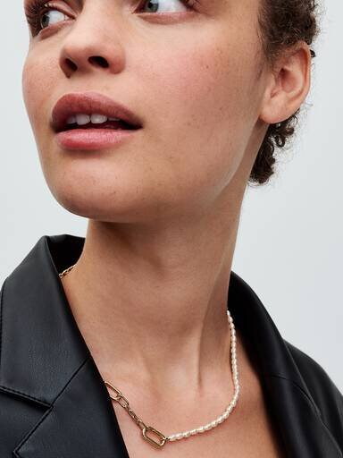 Pandora ME Slim-Halskette mit behandelten Süßwasser-Zuchtperlen – 14 Karat vergoldet Pandora ME Slim-Halskette mit behandelten Süßwasser-Zuchtperlen – 14 Karat vergoldet
