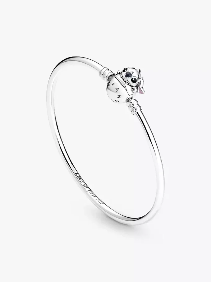 Pandora Moments Disney Stitch Bangle mit beißendem Verschluss aus Sterlingsilber Pandora Moments Disney Stitch Bangle mit beißendem Verschluss aus Sterlingsilber
