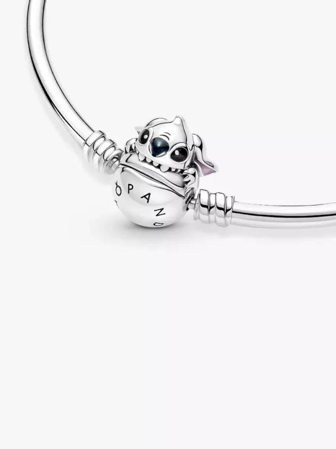 Pandora Moments Disney Stitch Bangle mit beißendem Verschluss aus Sterlingsilber Pandora Moments Disney Stitch Bangle mit beißendem Verschluss aus Sterlingsilber