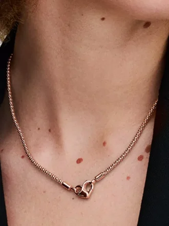Pandora Moments Kettenhalskette mit Nieten, 14 Karat Roségold-Beschichtung