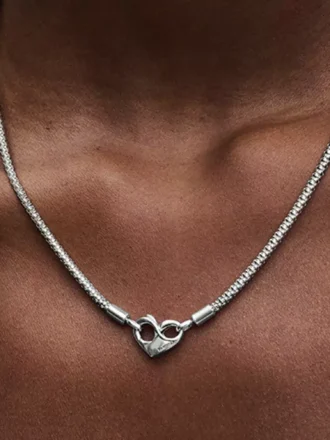 Pandora Moments Kettenhalskette mit Nieten aus Sterlingsilber