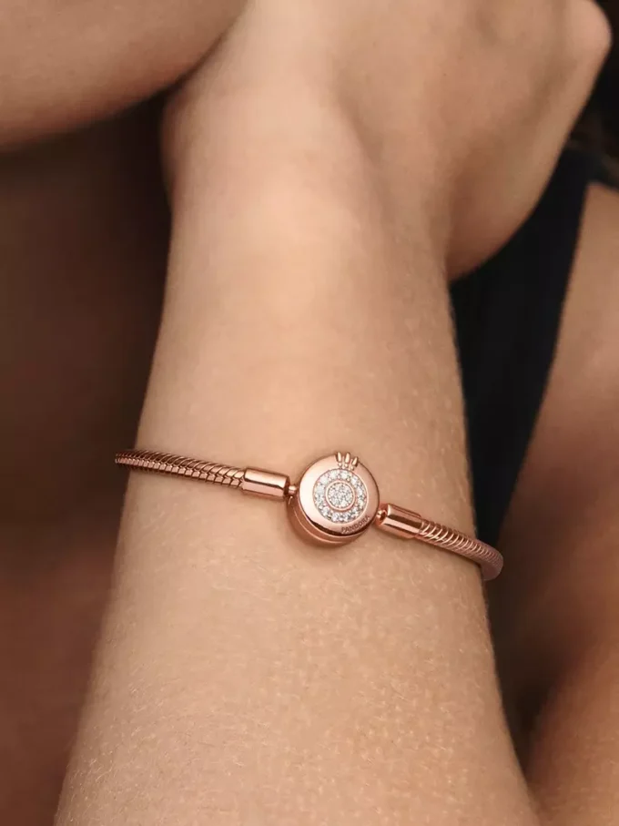 Pandora Moments Sparkling Crown O Snake Chain-Armband, 14 Karat Roségold-Beschichtung Pandora Moments Sparkling Crown O Snake Chain-Armband, 14 Karat Roségold-Beschichtung