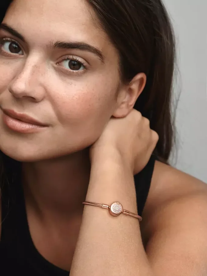 Pandora Moments Sparkling Crown O Snake Chain-Armband, 14 Karat Roségold-Beschichtung Pandora Moments Sparkling Crown O Snake Chain-Armband, 14 Karat Roségold-Beschichtung