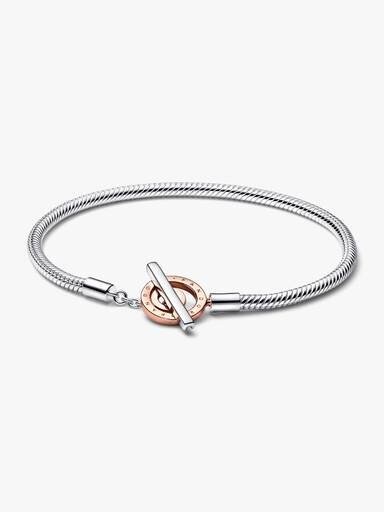 Pandora Moments zweifarbiges Logo-T-Bar-Armband mit Snake Chain – Sterlingsilber, 14 Karat Roségold-Beschichtung Pandora Moments zweifarbiges Logo-T-Bar-Armband mit Snake Chain – Sterlingsilber, 14 Karat Roségold-Beschichtung
