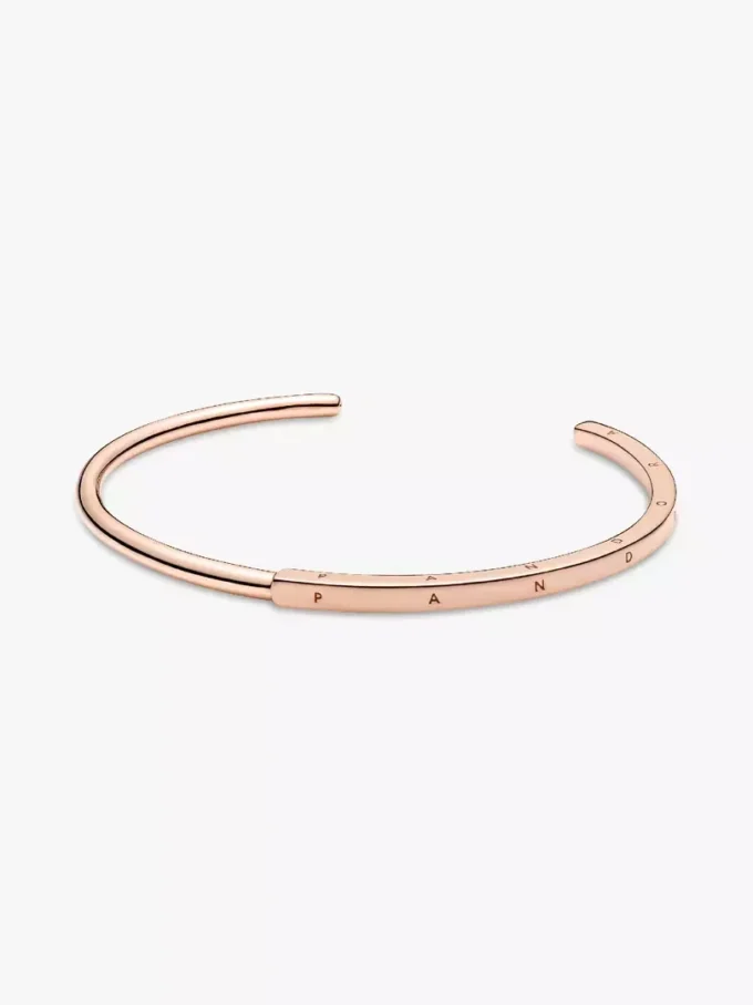 Pandora Signature I-D offener Bangle, 14 Karat Roségold-Beschichtung Pandora Signature I-D offener Bangle, 14 Karat Roségold-Beschichtung