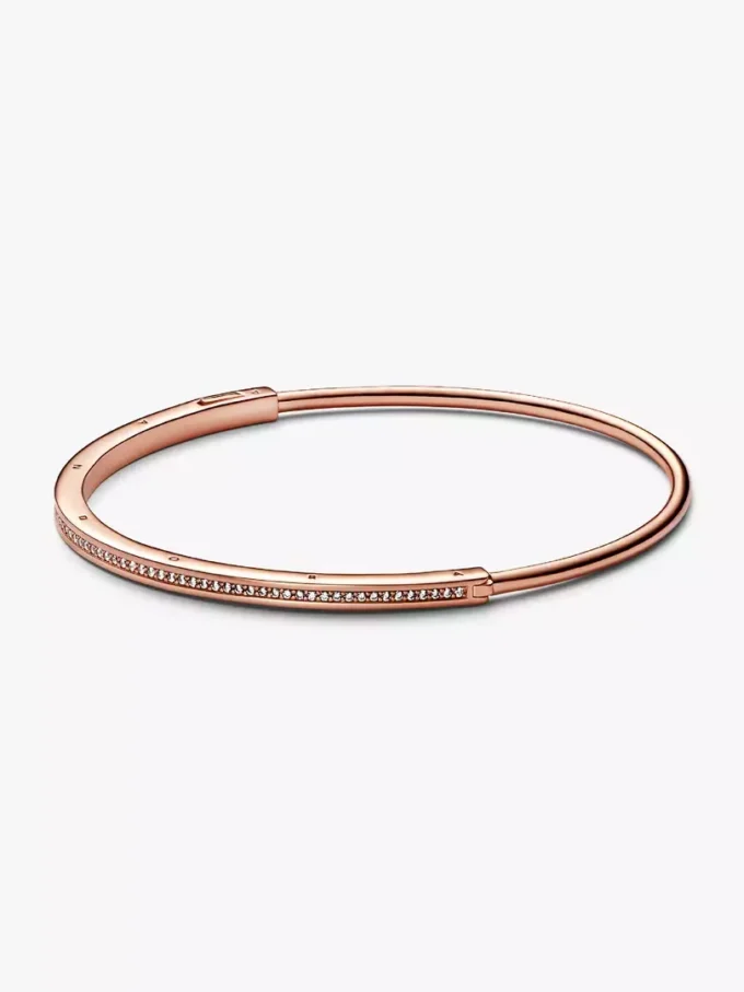 Pandora Signature I-D Pavé-Bangle, 14 Karat Roségold-Beschichtung Pandora Signature I-D Pavé-Bangle, 14 Karat Roségold-Beschichtung