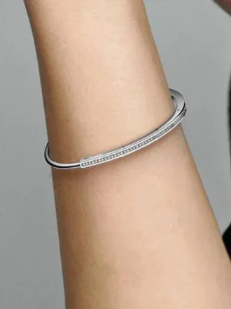 Pandora Signature I-D Pavé-Bangle – Sterlingsilber Pandora Signature I-D Pavé-Bangle – Sterlingsilber
