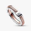 Pandora Signature zweifarbiger Logo & Pavé-Ring – Sterlingsilber, 14 Karat Roségold-Beschichtung Pandora Signature zweifarbiger Logo & Pavé-Ring – Sterlingsilber, 14 Karat Roségold-Beschichtung